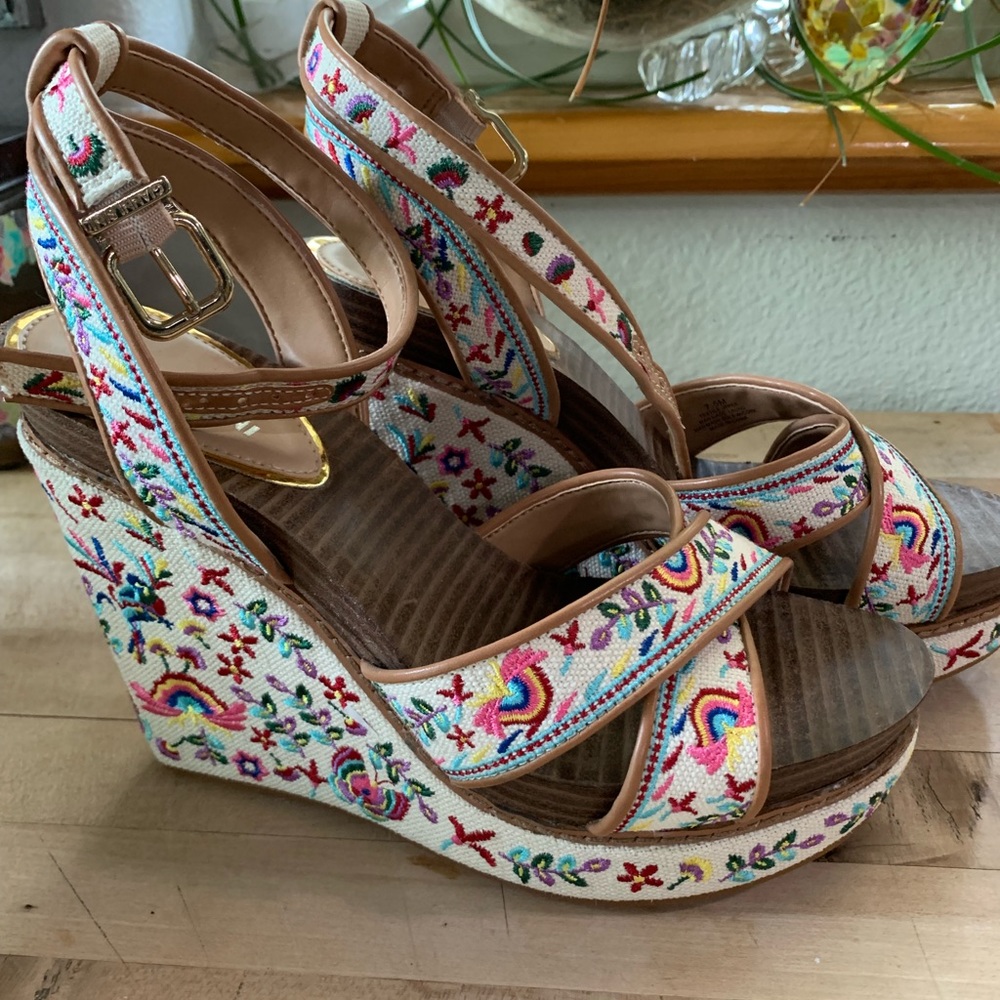 Gianni Bini Embroiled Heels